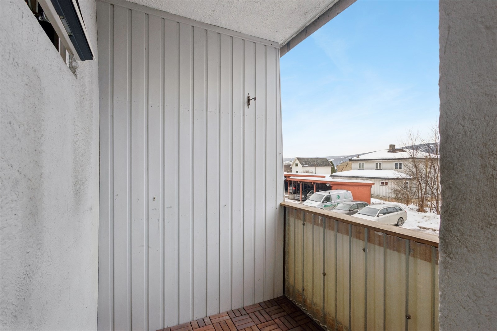 Fra stuen er det utgang til en vestvendt balkong på 2 m². Galleribilde