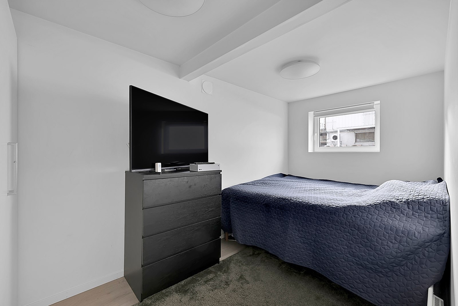 Soverom mot vest. Galleribilde