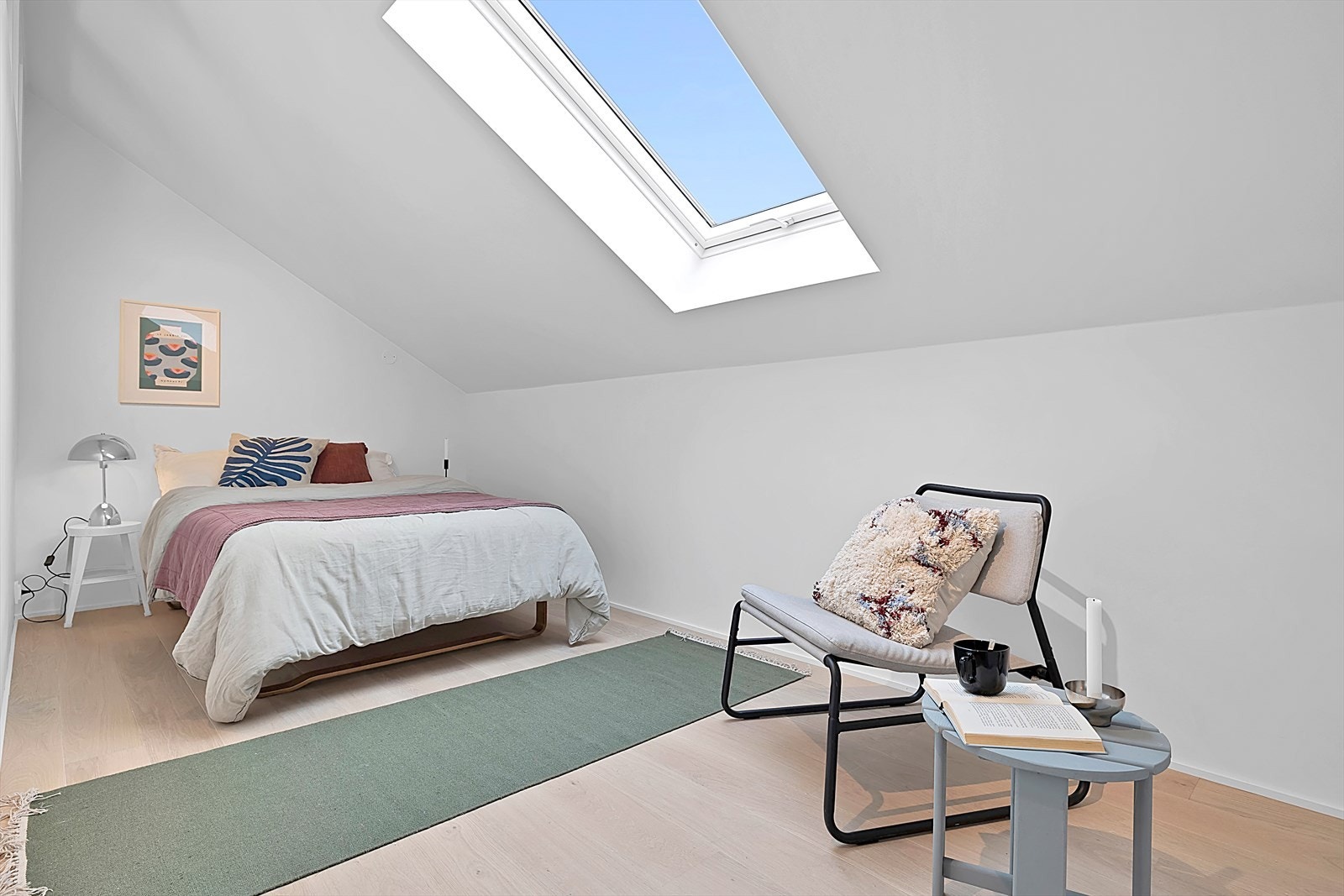 Loftsstue eller eventuelt ekstra soverom med takvindu. Galleribilde