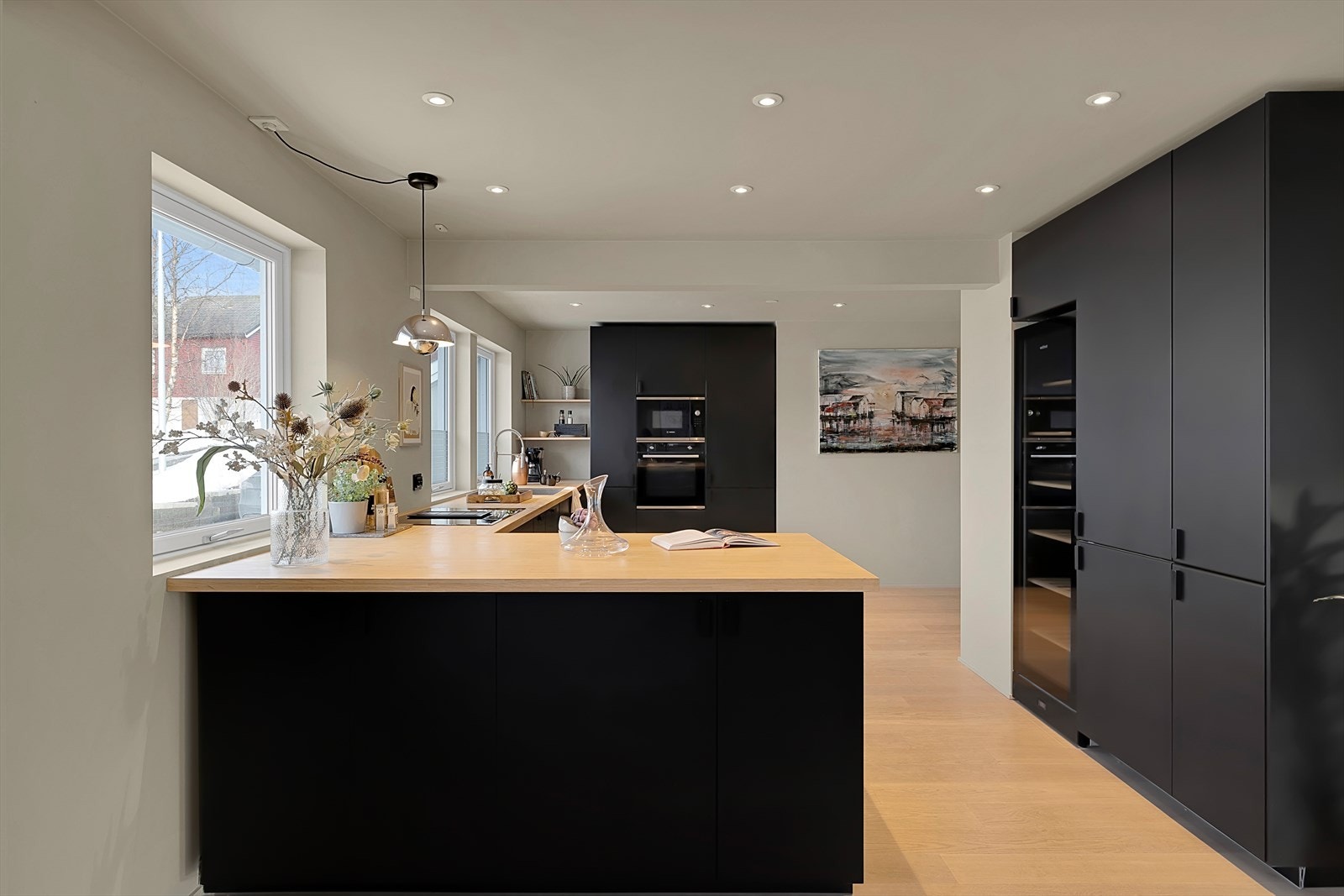 Godt med benkeplass. God kjølekapasitet. Galleribilde