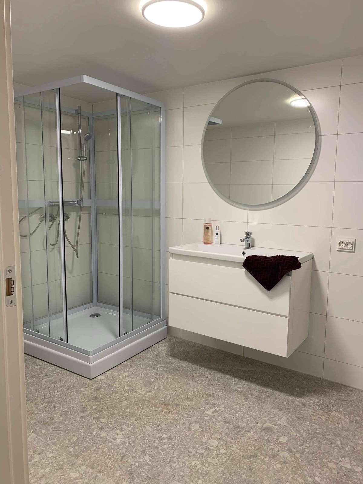 Baderom utleiedel u. etasje. Galleribilde