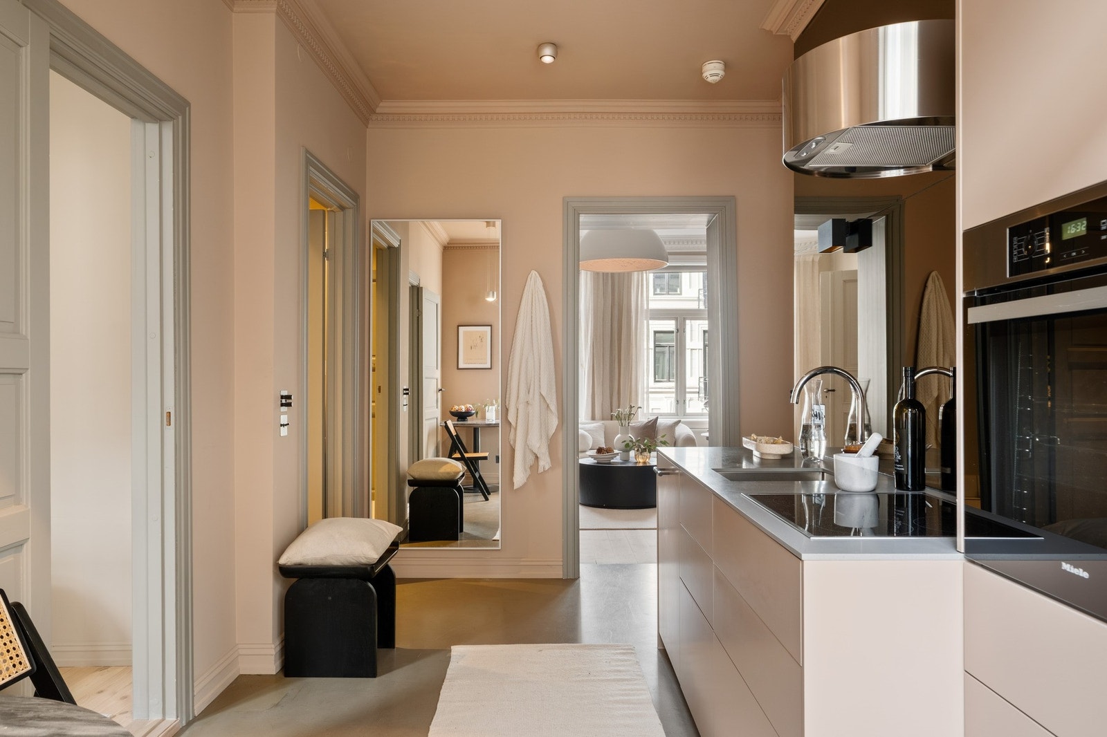 Varmekabler i entré- og kjøkkensonen sørger for en lun og komfortabel atmosfære. Galleribilde