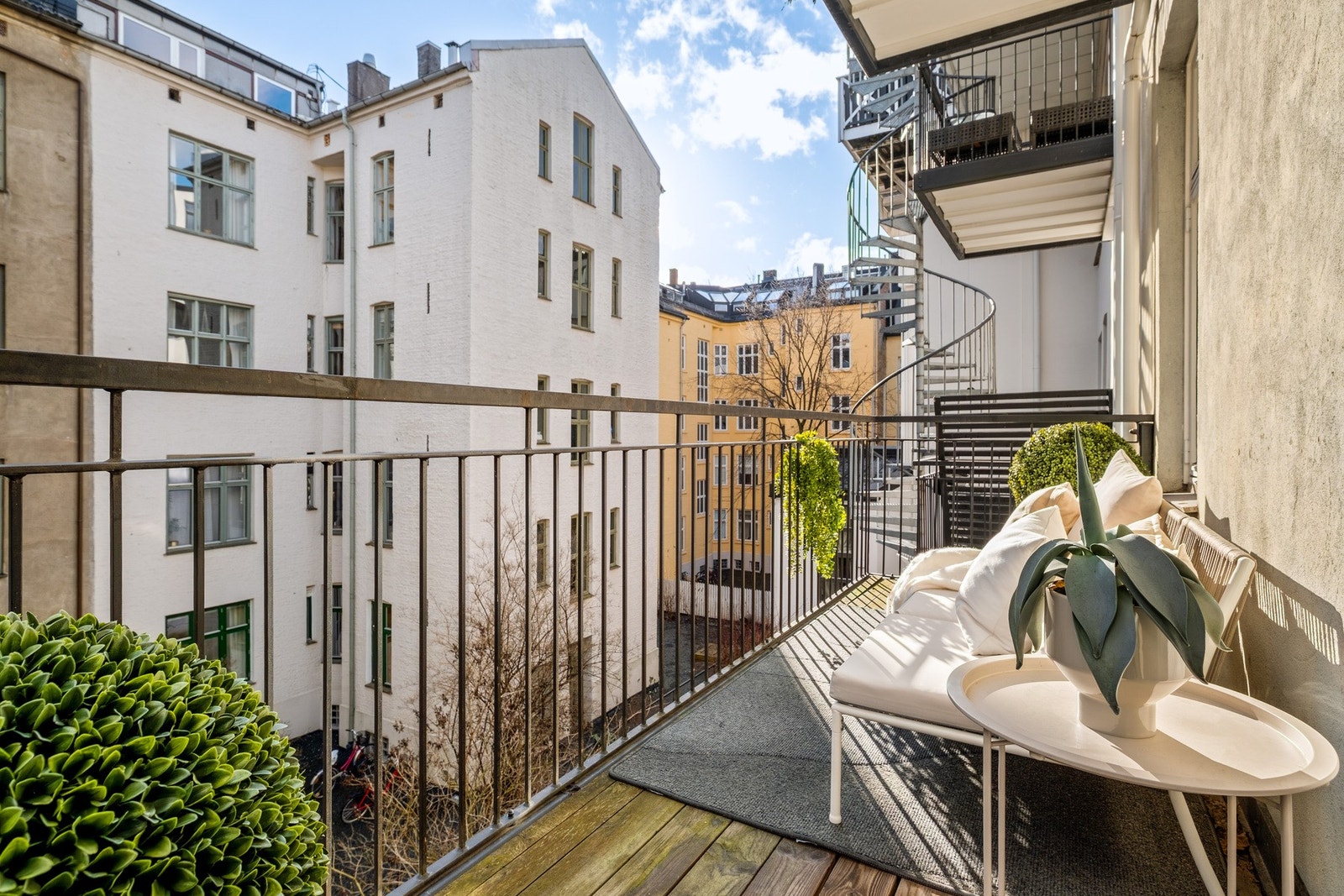 Solrik og hyggelig balkong på 7 m². Galleribilde