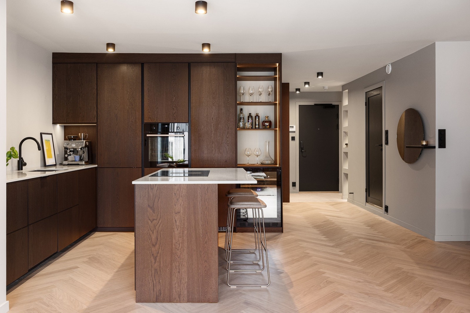 Øya har innfelt platetopp m/integrert ventilator. Galleribilde