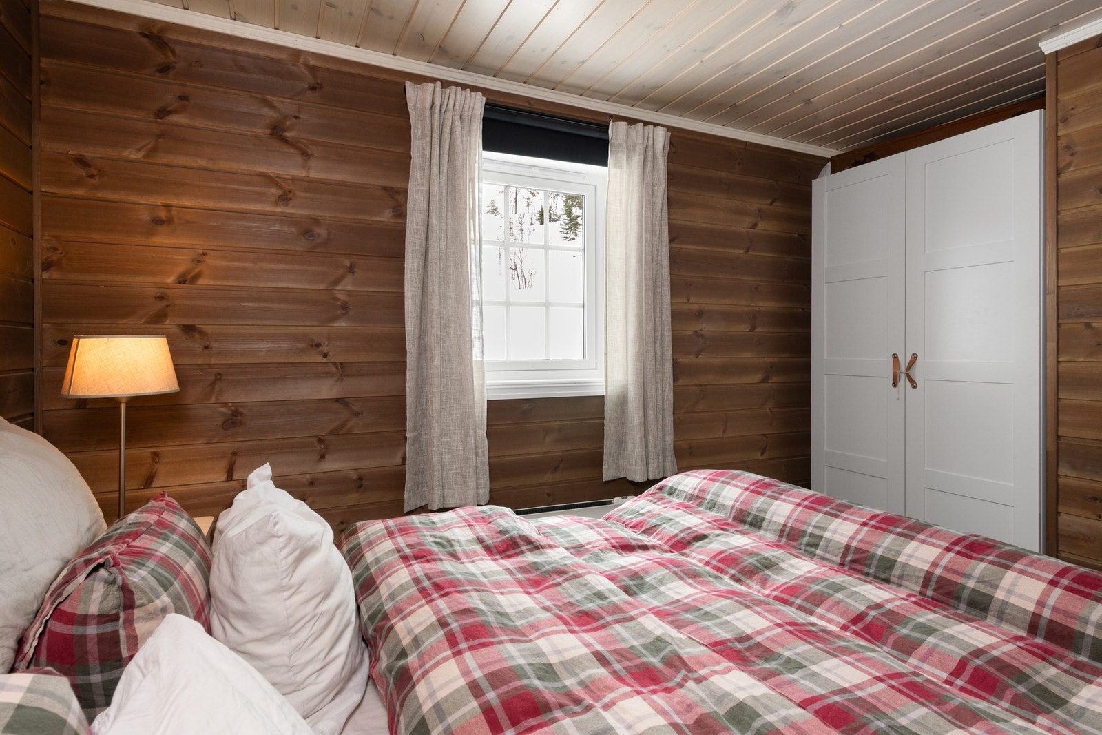 Praktisk innhuk med skapplass. Galleribilde