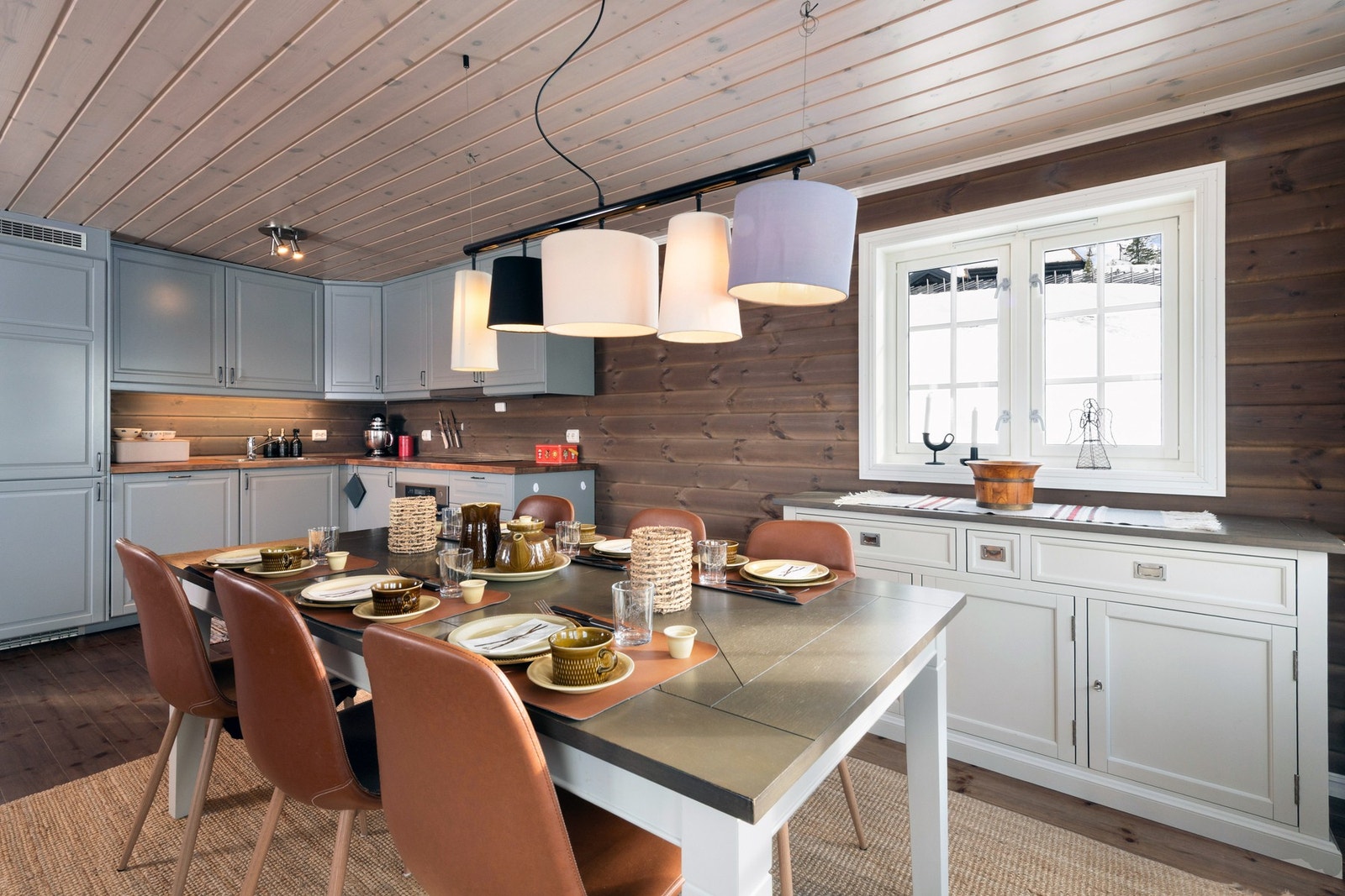 God plass til hyggelige måltider med familie og venner. Galleribilde