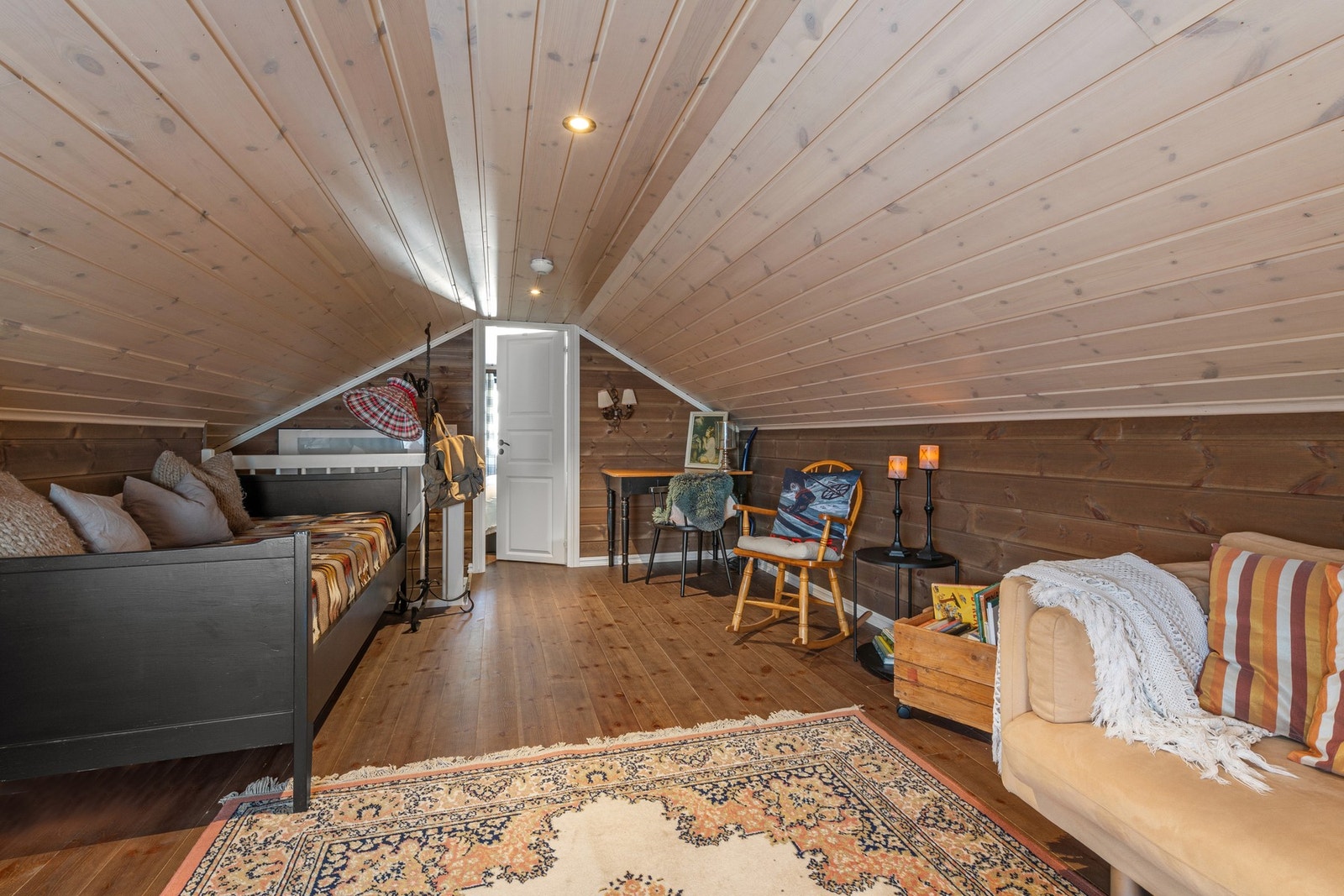 Hemsen er delt inn i tre deler. Galleribilde