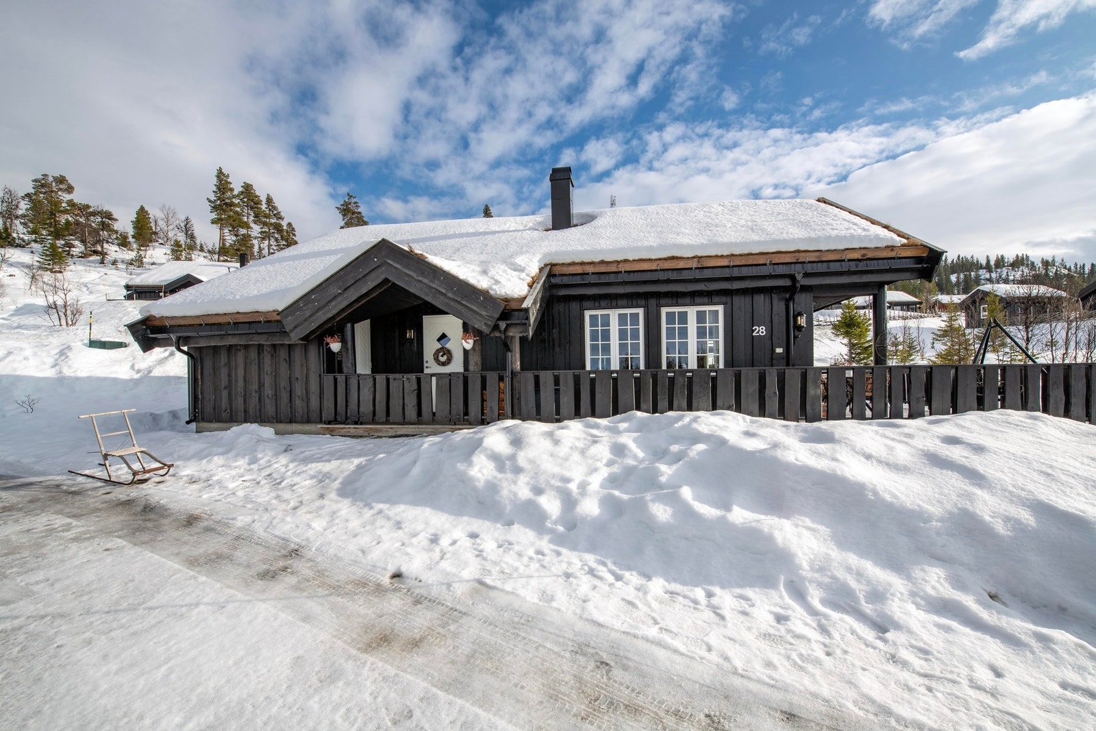 God plass til flere biler på tomta. Galleribilde