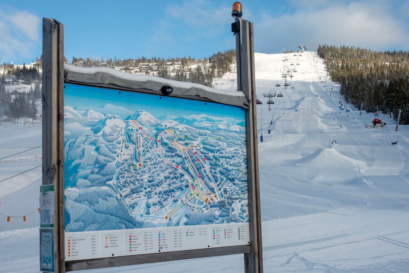 Et familievennlig skisenter med nedfarter i ulike vanseklighetsgrader. Galleribilde