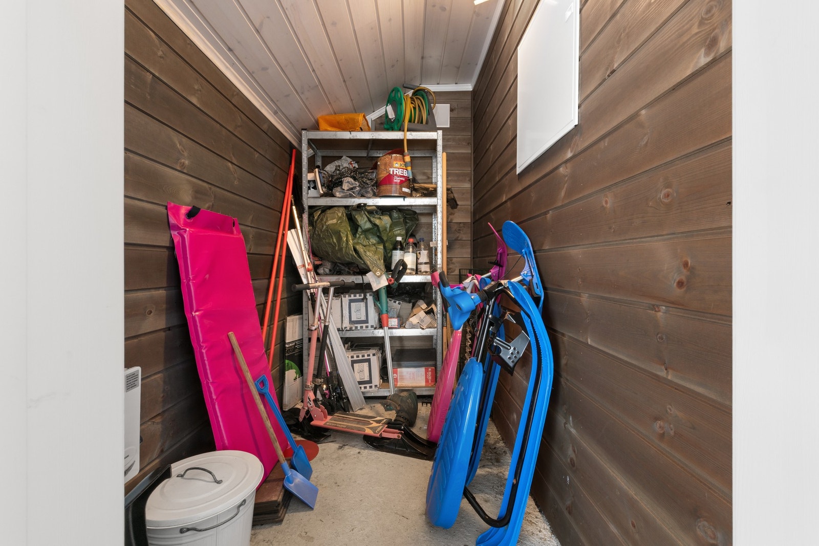 Utvendig bod med praktisk oppbevaringsplass. Galleribilde