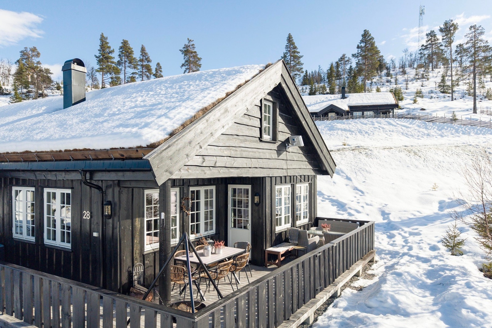 Skiløyper som knyttes til et milevis langt løypenett ligger kun 100 meter fra hytta. Galleribilde