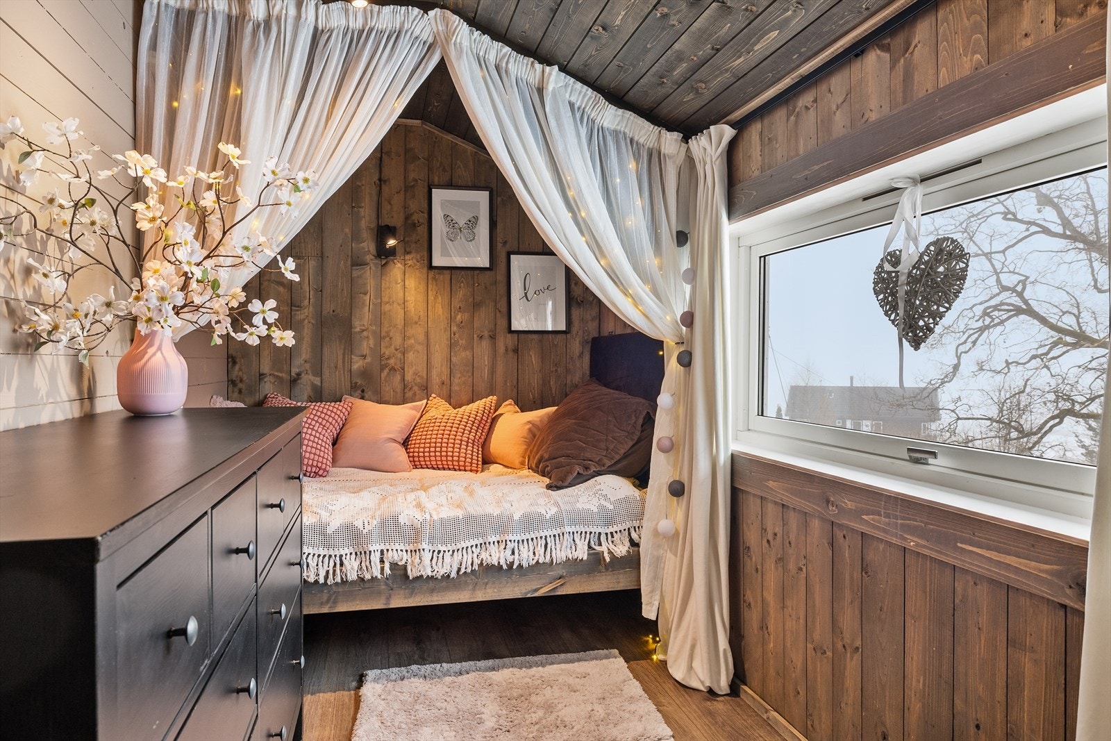 Soverom 2.etg. (søknad om bruksendring er under behandling hos kommunen. pt. ikke godkjent til varig oppholdsrom) Galleribilde