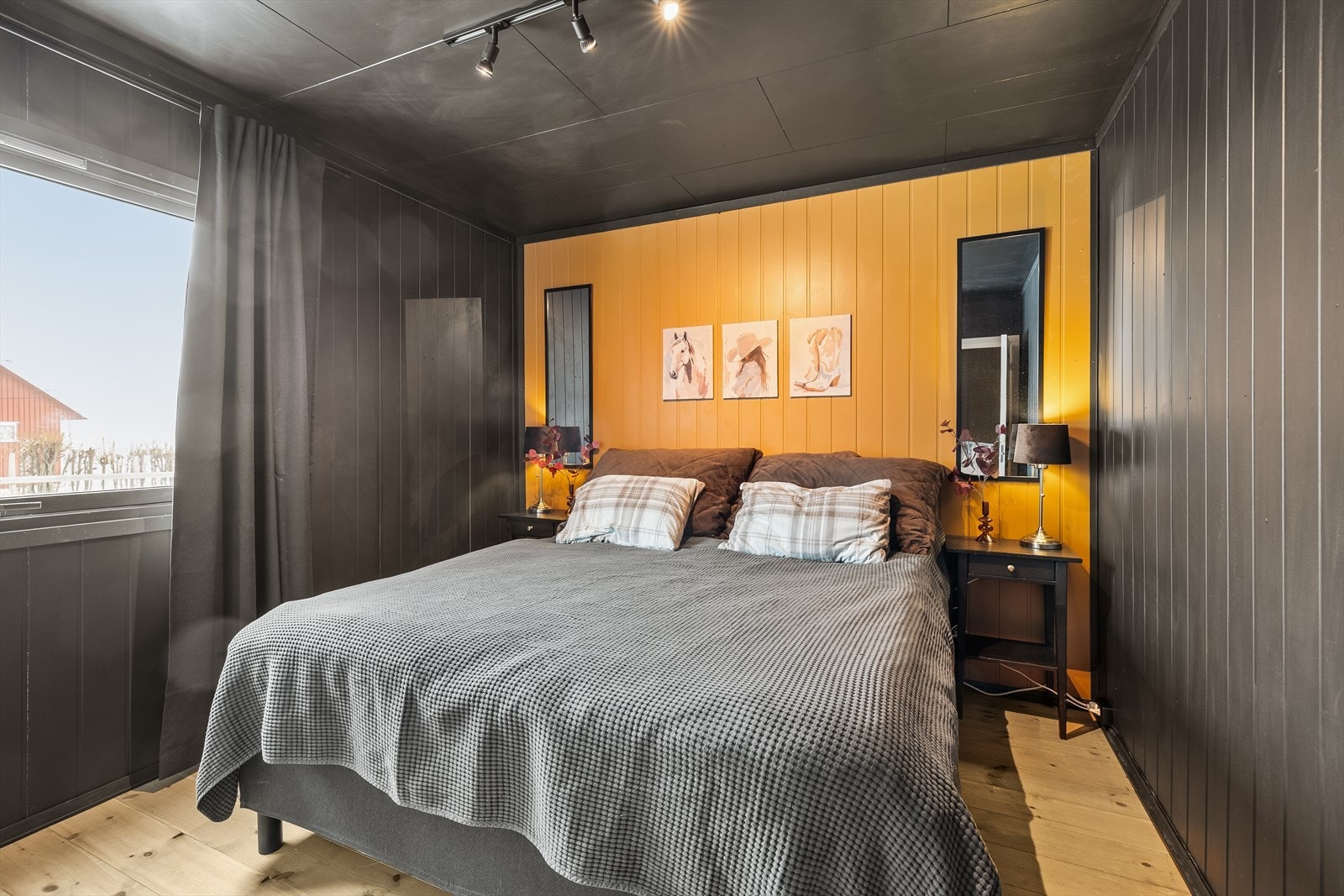 Hovedsoverommet har god plass og oppbevaringsmuligheter. Galleribilde