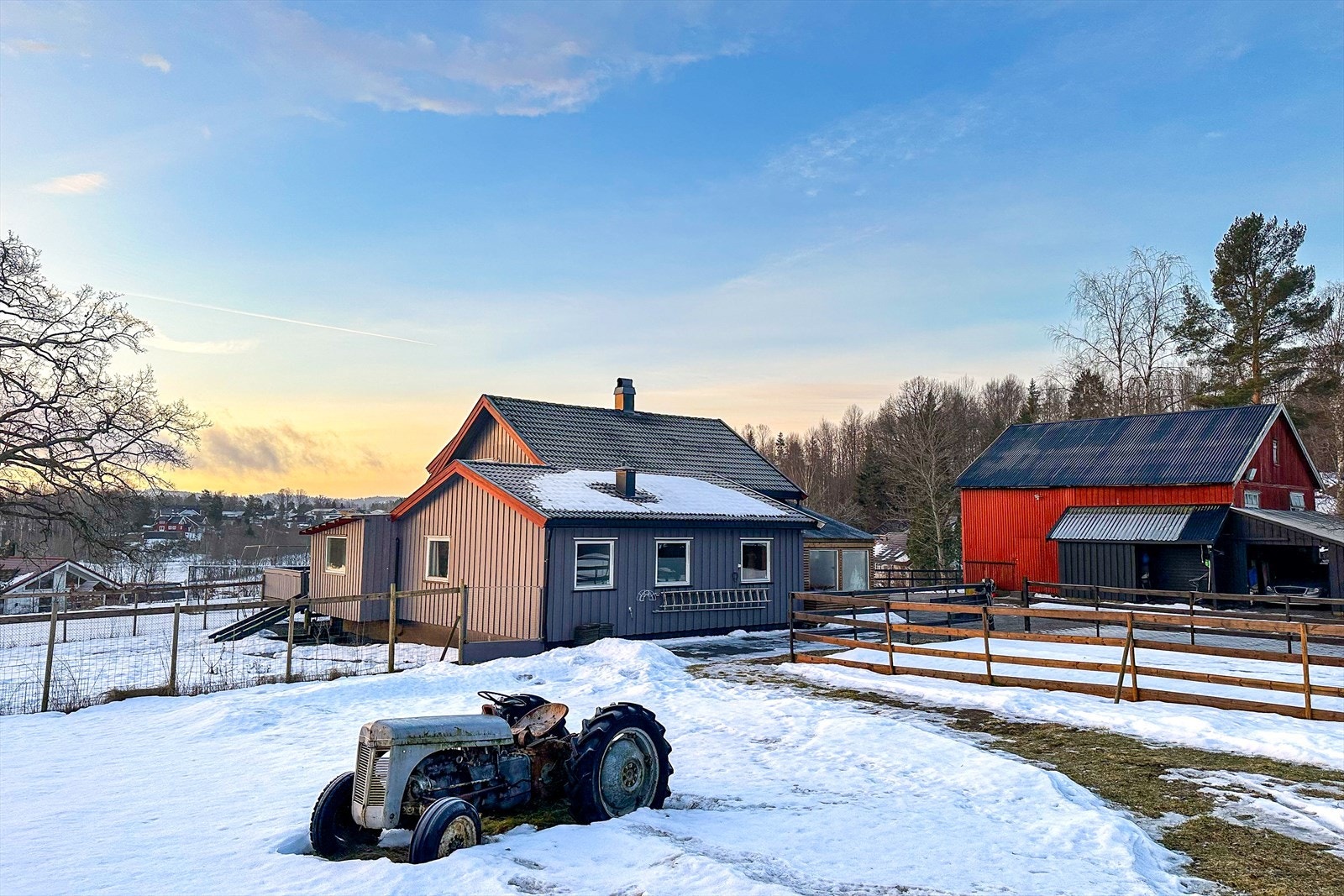 Velkommen til Vikeveien 10 i Hof. Foto: Lisa-Marie Manum og Paul Thurmer Galleribilde