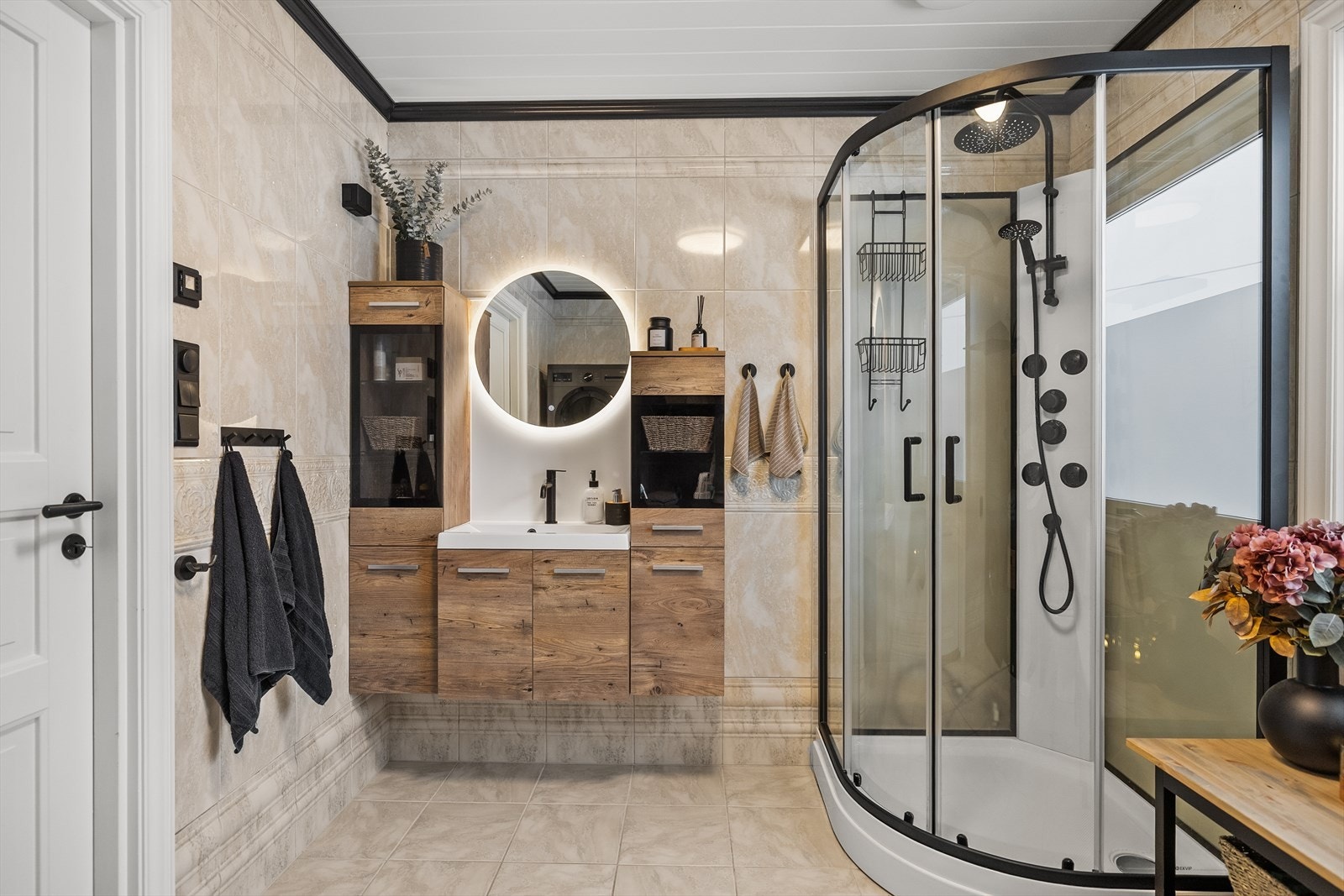 Praktisk bad med gode bruksmuligheter i hverdagen. Galleribilde