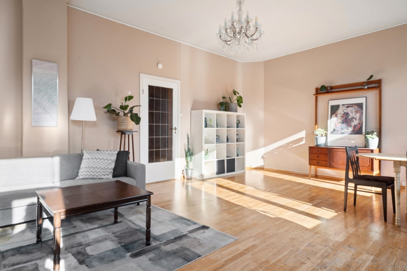 Nedsenket tak - Mulighet for å oppdage rosetter og stukkatur og tilbakestille den originale takhøyden på over 3 meter Galleribilde