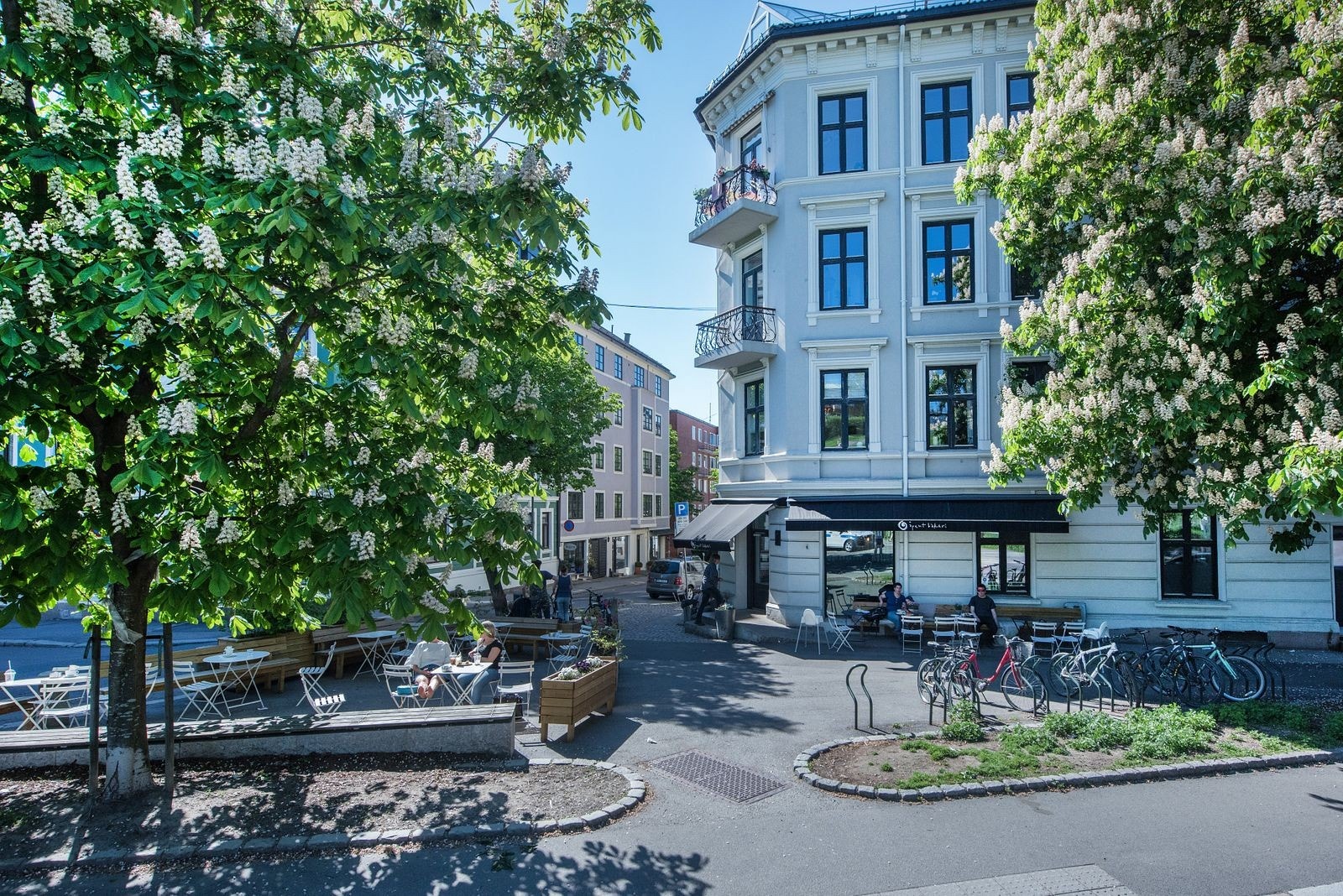 Nabolaget har flere hyggelige cafeer, restauranter og nisjéforretninger Galleribilde