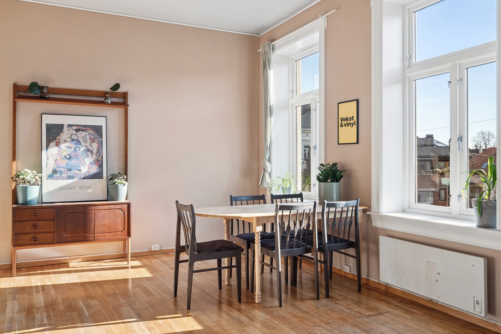 Boligen holder en standard som er ca 20 år gammel med overflateslitasje Galleribilde