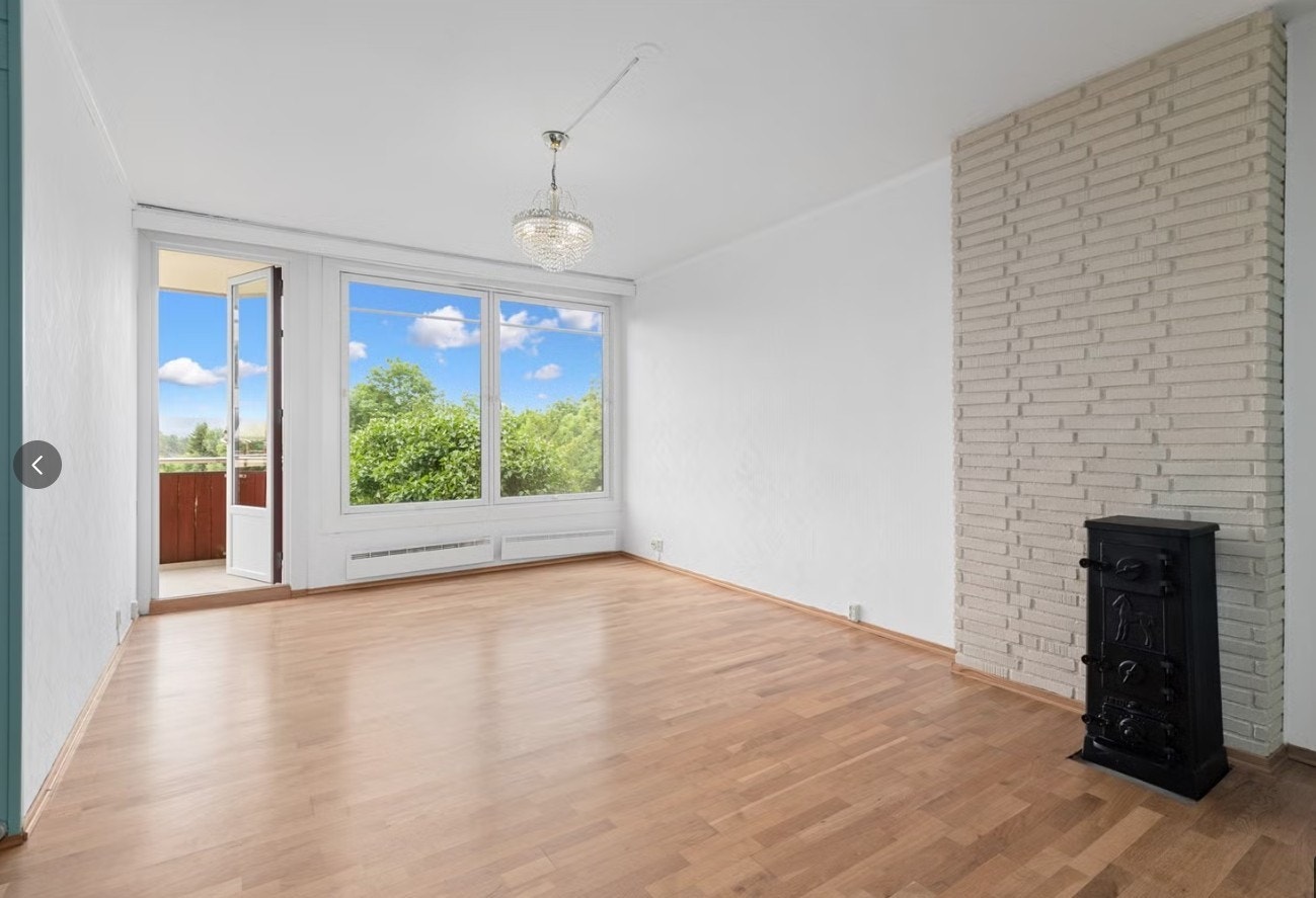 Stuen før det ble satt inn lettvegg. Galleribilde