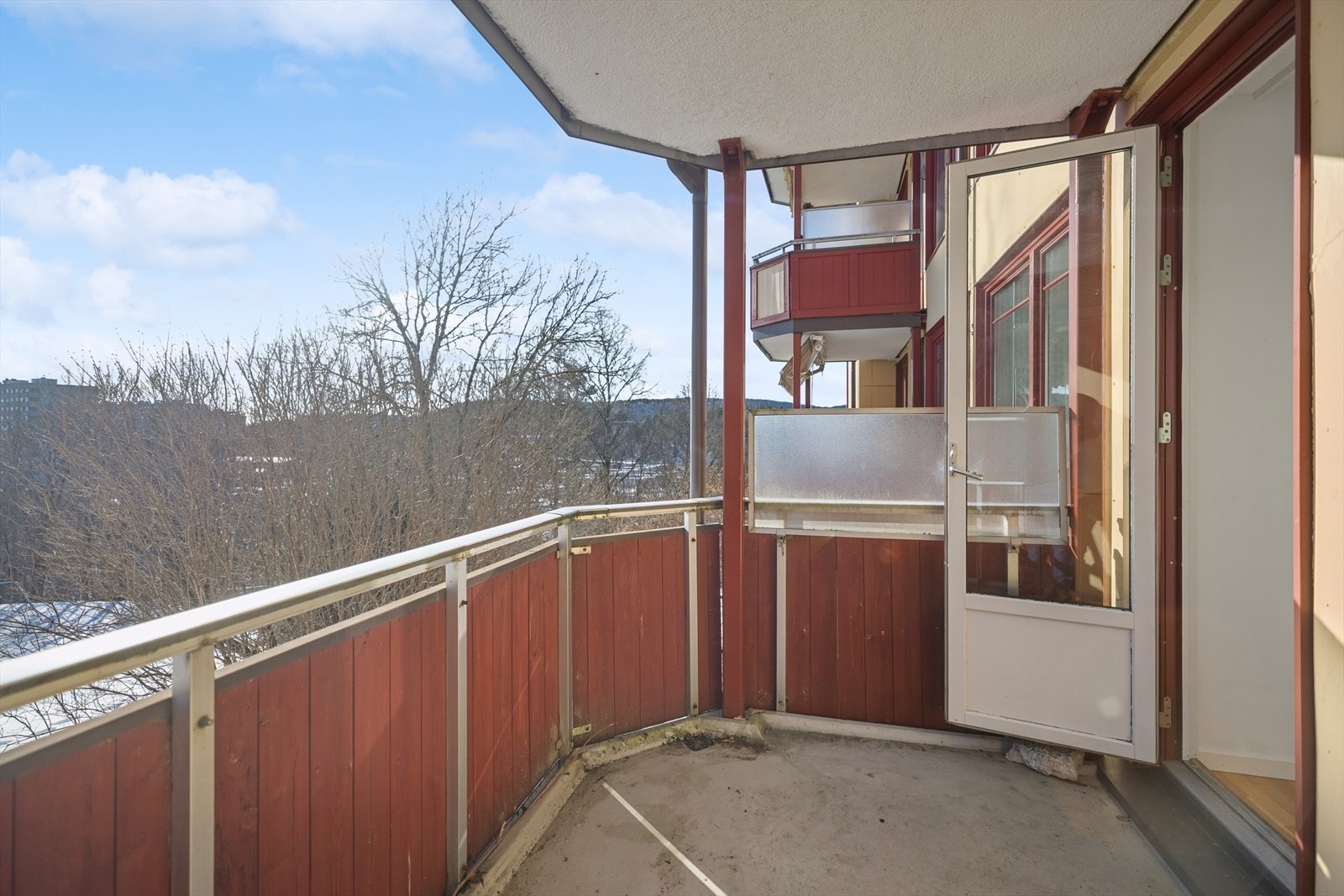 Området byr også på meget gode kollektivforbindelser og nærhet til det du trenger i det daglige Galleribilde