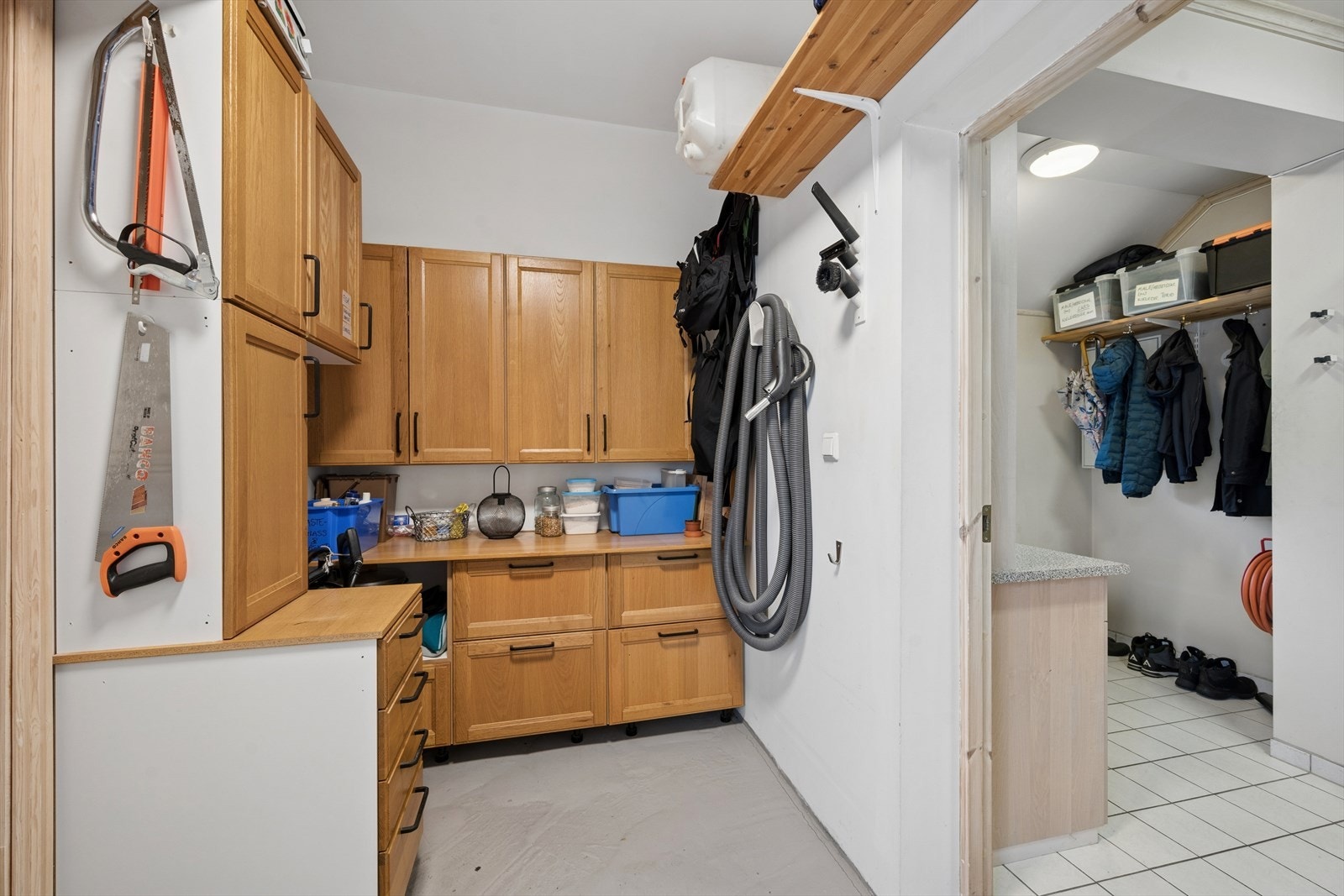 Praktisk bod plassert rett ved vaskerommet. Galleribilde