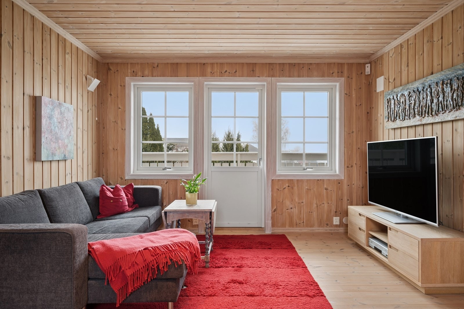 Direkte tilgang til balkongen gir en fin overgang mellom inne- og uteområdet. Galleribilde