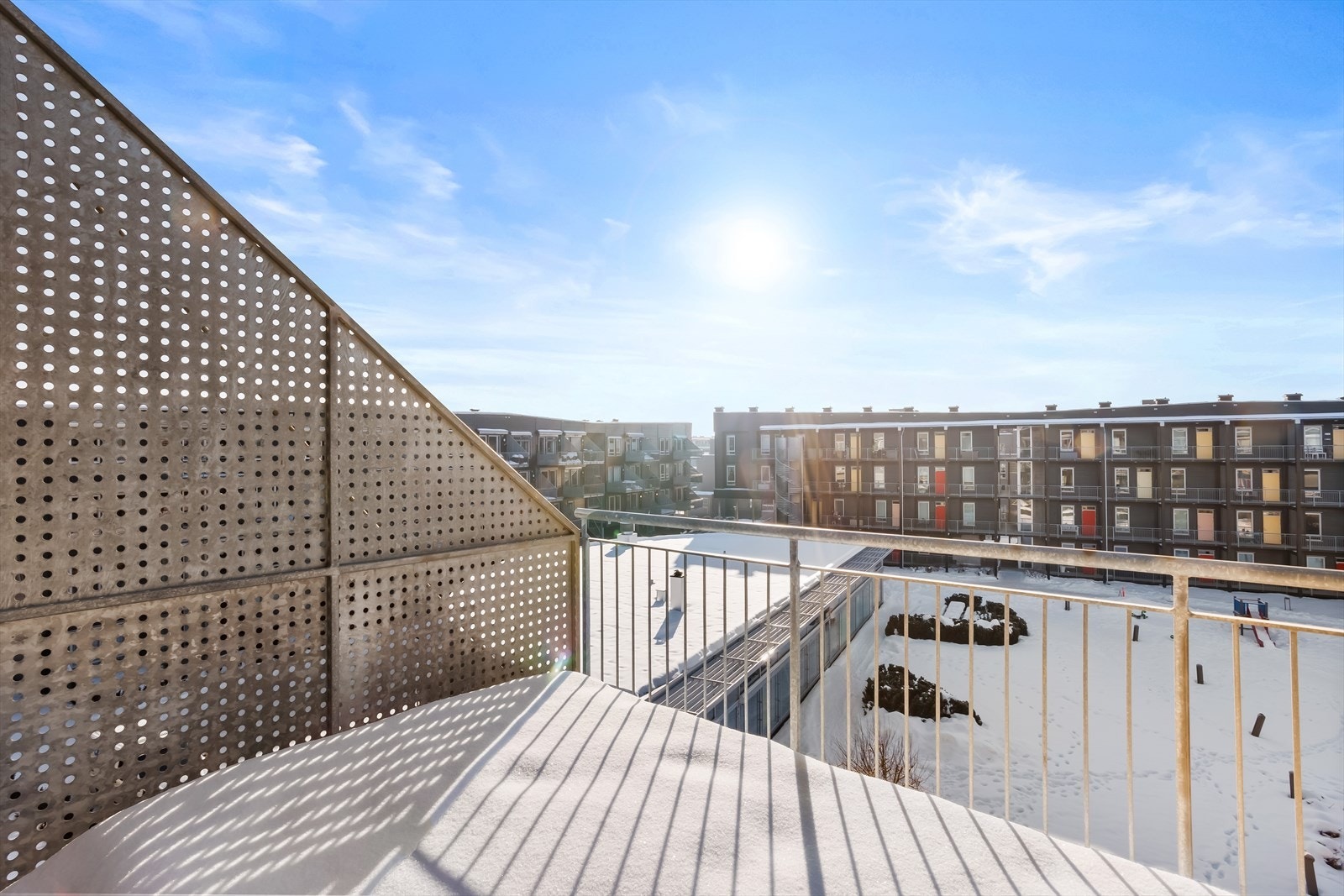Den sørvendte balkongen på 8 m² har god plass til en sittegruppe. Galleribilde