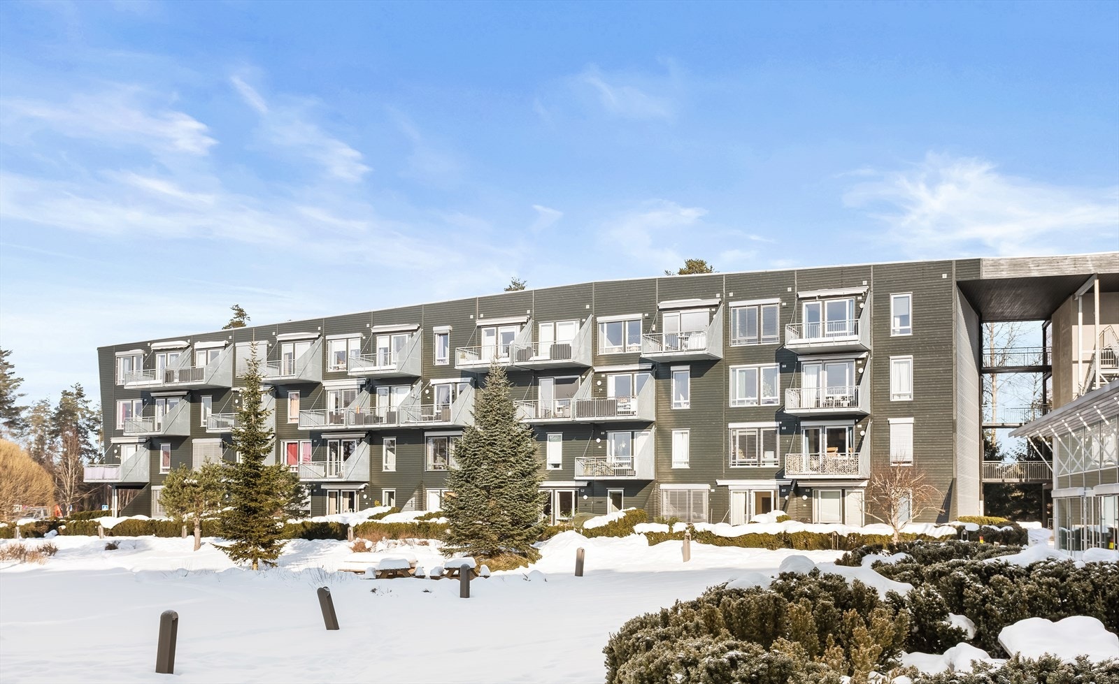 Boligblokken er fra 2008 og tilhører Gystadmyra Borettslag, som består av 110 boliger. Galleribilde