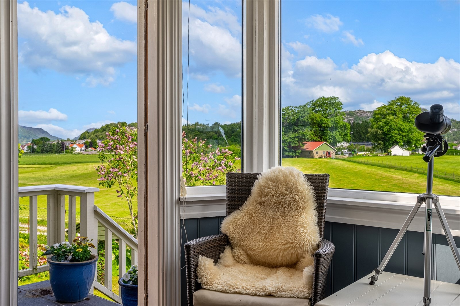 Nydelig utsikt over det omkringliggende landskapet. Galleribilde