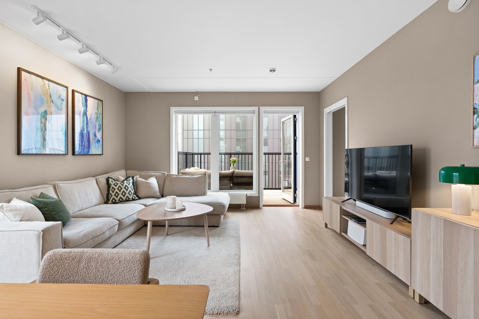 Leiligheten er fra 2018 og holder en gjennomgående god standard. Galleribilde