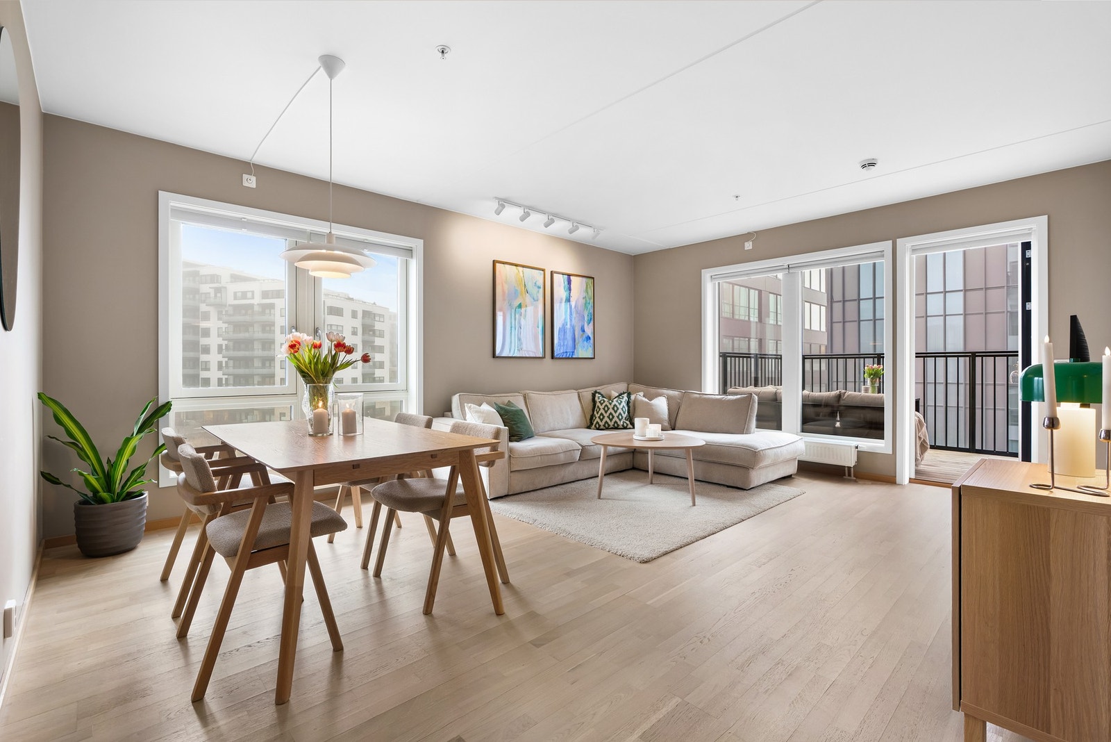 Lys og tiltalende 3-roms hjørneleilighet med attraktiv beliggenhet i Krydderhagen. Galleribilde