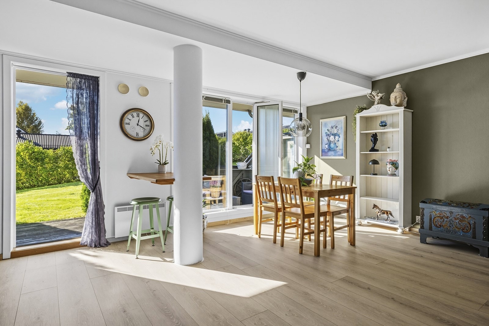 En moderne og lettstelt andelsleilighet med sentral beliggenhet, garasjeplass og solrik terrasse! Galleribilde