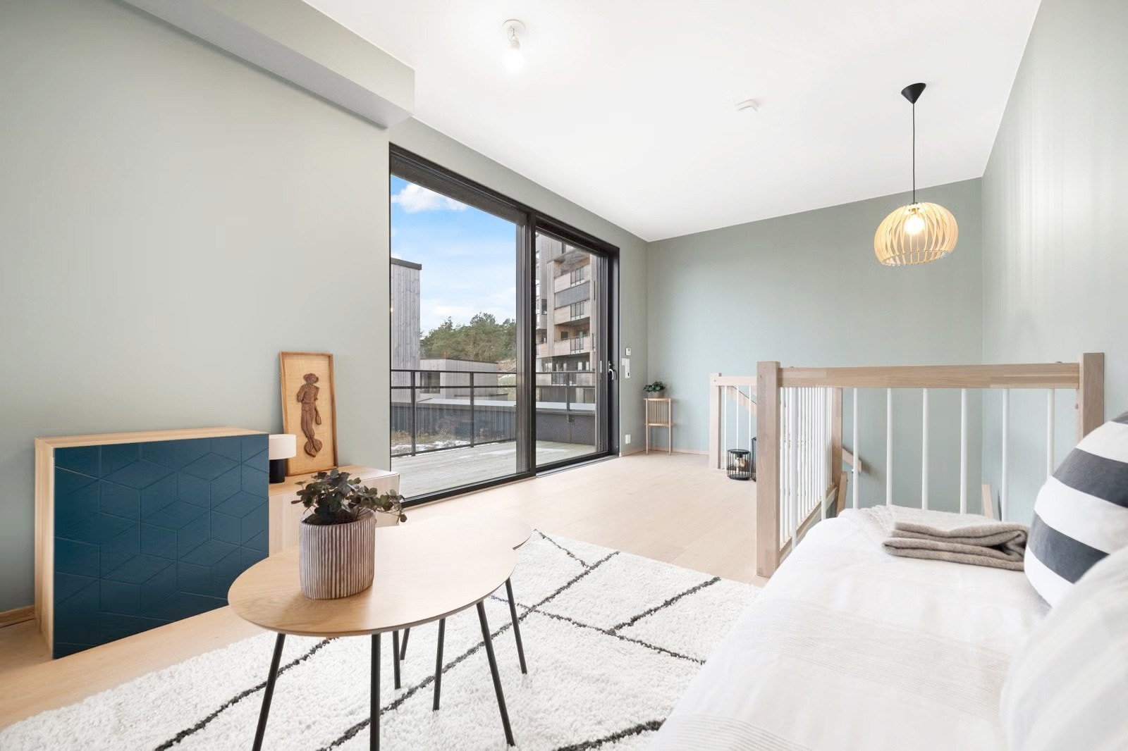 Utgang til egen takterrasse fra loftsstuen Galleribilde