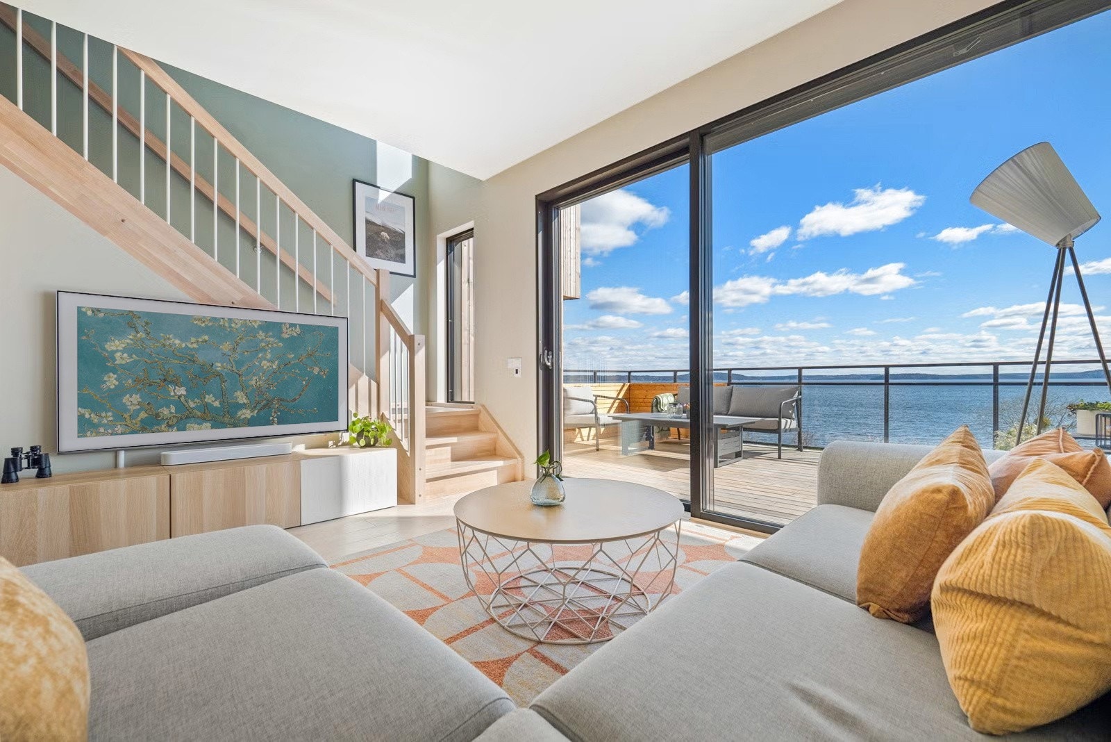 Fra stuen har du utgang til terrasse - utvendig screens Galleribilde