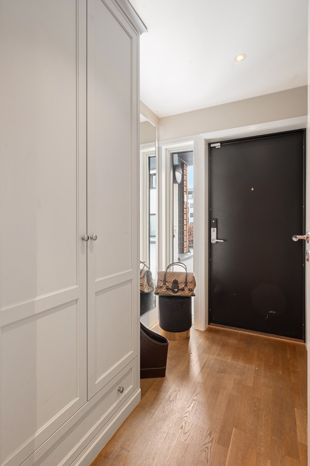 Entré med garderobe Galleribilde