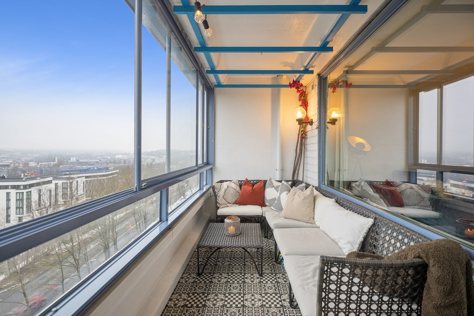 Begge balkongene ble overflateoppusset i ca. 2023. Galleribilde