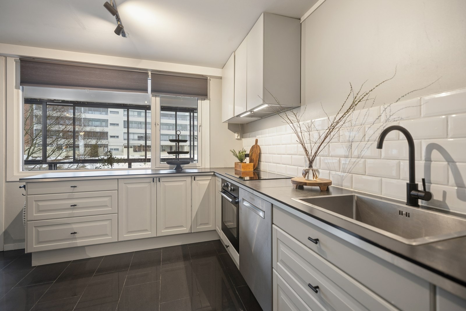 Kjøkkenet ble modernisert rundt 2012, og enkelt påkostet i senere tid. Galleribilde