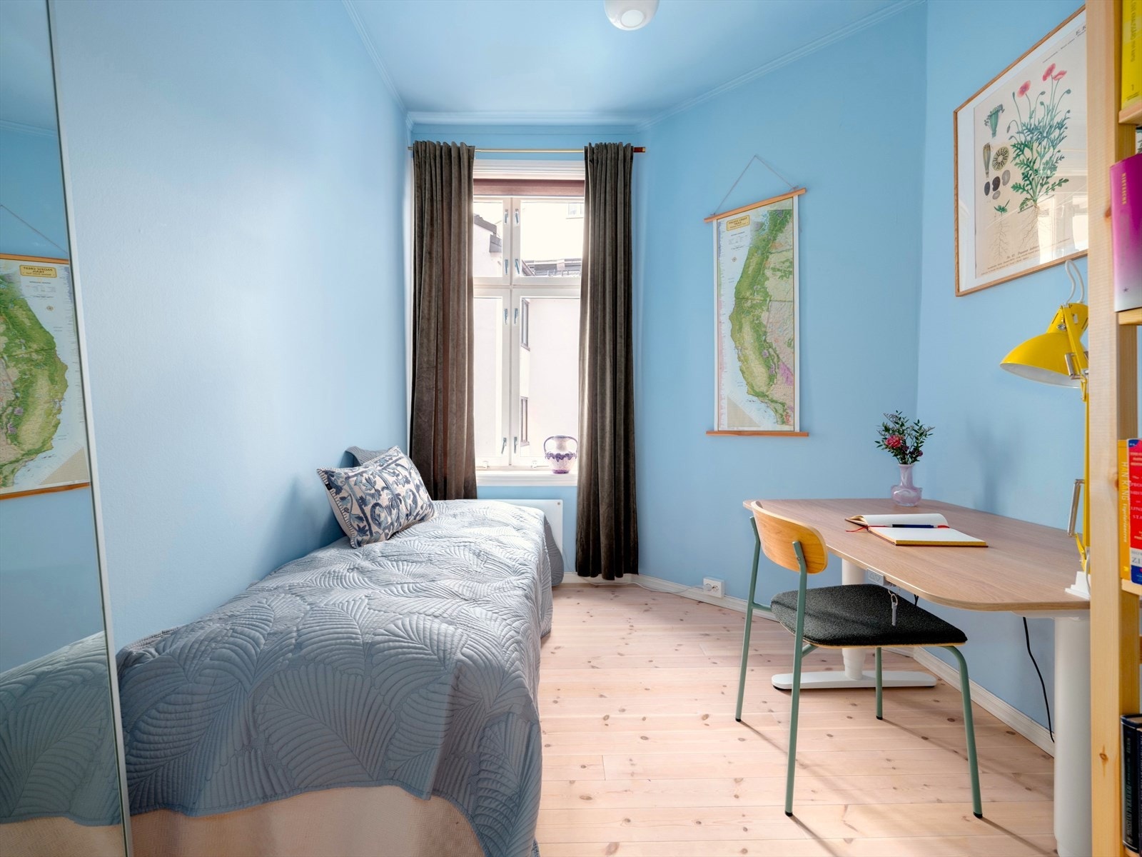 Leilighetens andre soverom har en svært lys og luftig atmosfære. Galleribilde