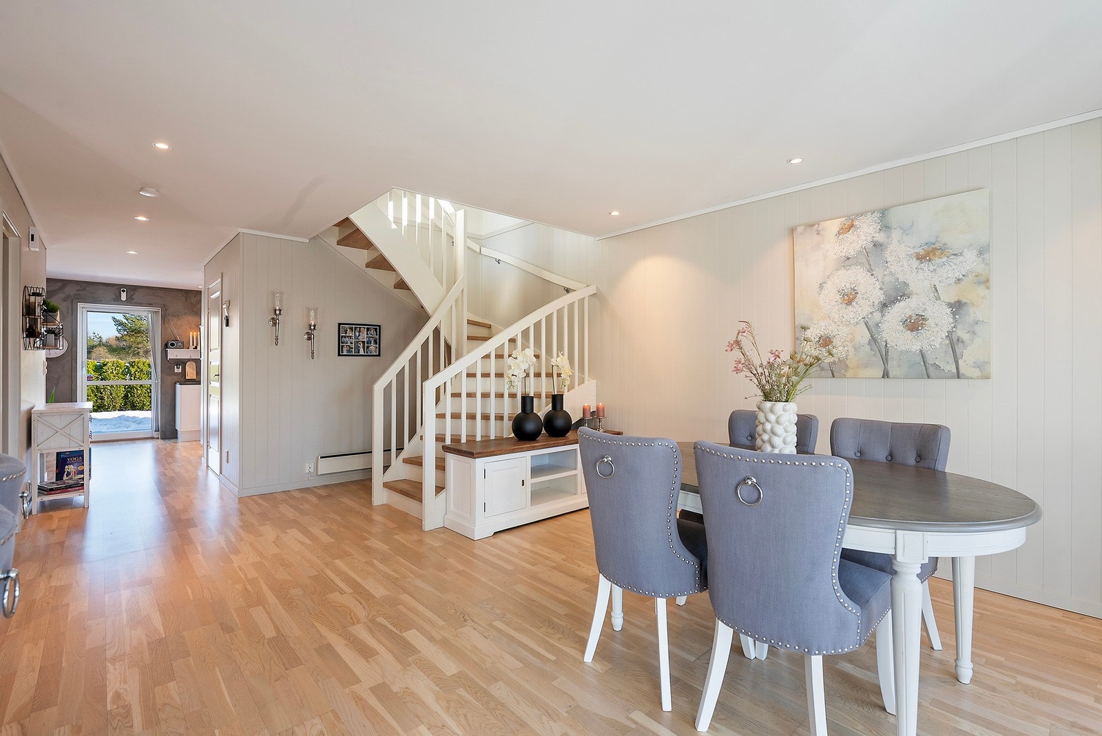 Spisestue der familien kan samles til hverdagens måltider Galleribilde