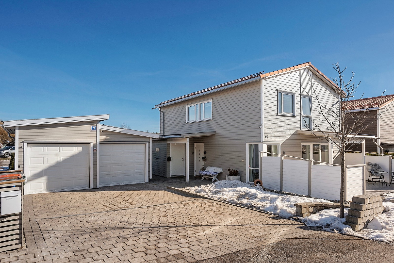 EIE eiendomsmegling og Jan Berg ønsker velkommen til Bærefjellveien 60! Galleribilde