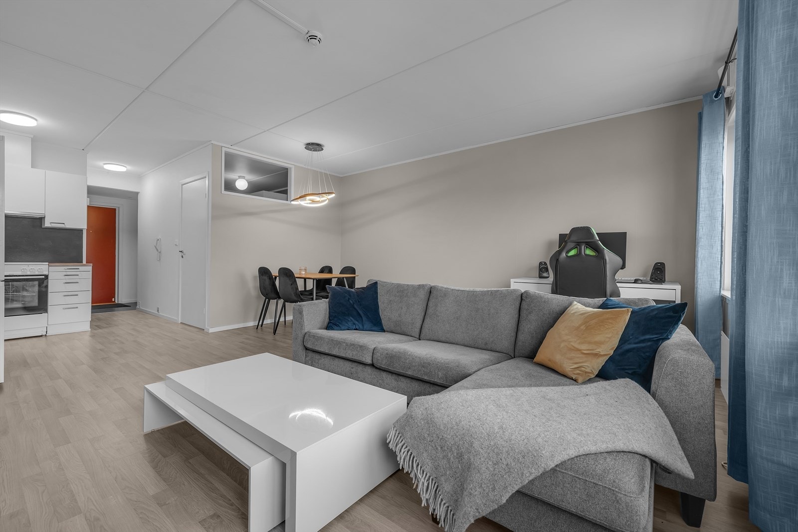 Kjøkken og stue i åpen løsning. Galleribilde