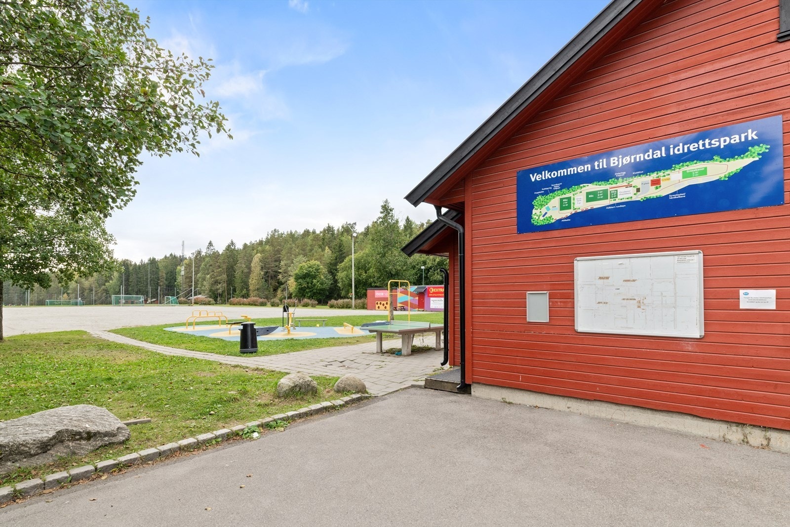 Området er et eldorado for barnefamilier med utallige aktivitetstilbud for alle aldersgrupper. På idrettsanlegget er det opparbeidet byens første asfalterte pumptrack. Med det har byen sin første asfalterte bane for syklister, skatere og sparkesyklister. Galleribilde