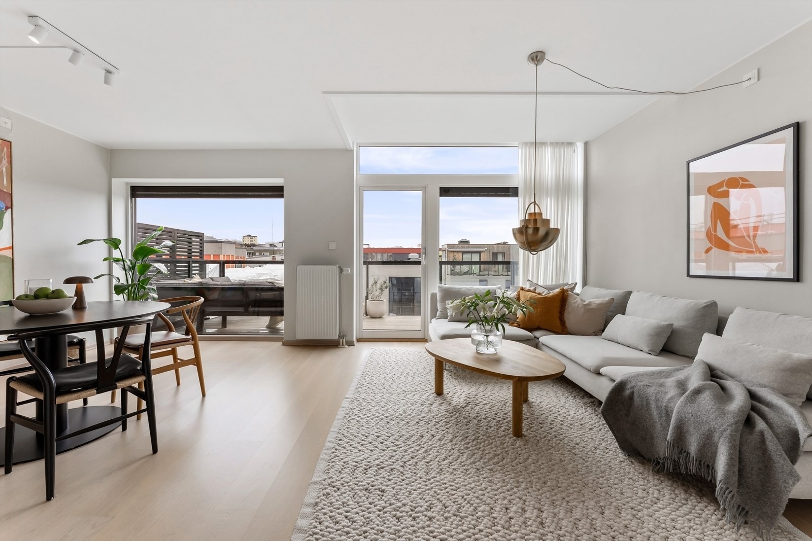 Bygget stod ferdig i 2014 og tilhører et veldrevet sameie. Beliggenheten er attraktiv, med kort avstand til dagligvarebutikker, servicetilbud, kollektivtransport samt hyggelige tur- og rekreasjonsområder. Galleribilde