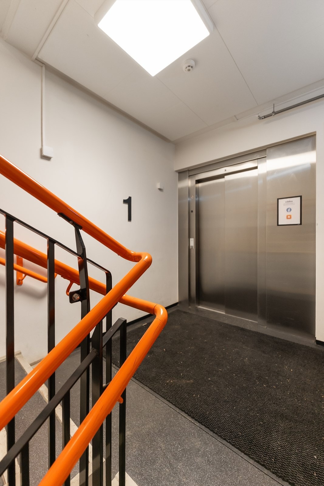 Praktisk heisadkomst til etasjeplan. Galleribilde