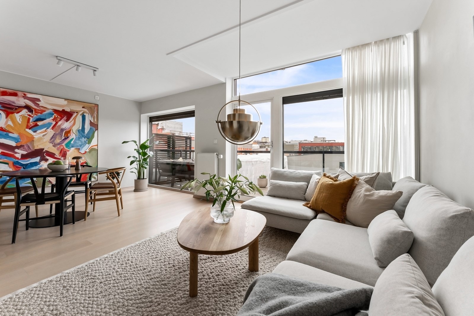 Sisilie Berg v/Nordvik Frogner har gleden av å presentere Marstrandgata 12. En lekker toppleilighet over to plan med etterspurt beliggenhet i et av Rodeløkkas mest sjarmerende kvartaler.
Foto: Zovenfra Galleribilde