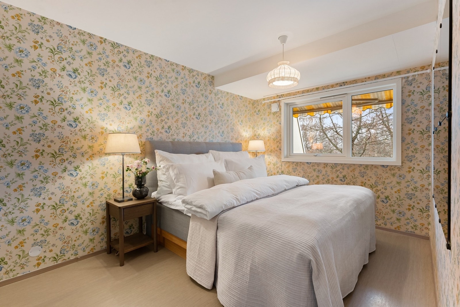 Leiligheten har 3 soverom i dag. Dette er det største Galleribilde