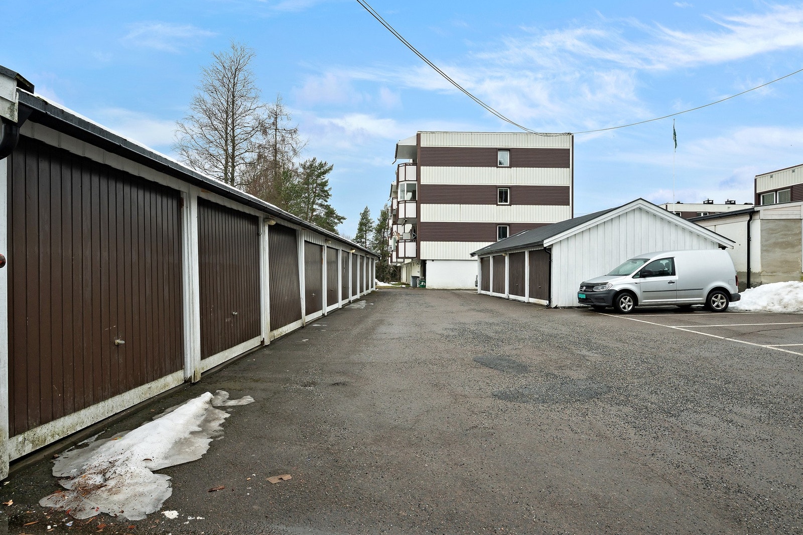 Garasje medfølger boligen. Galleribilde