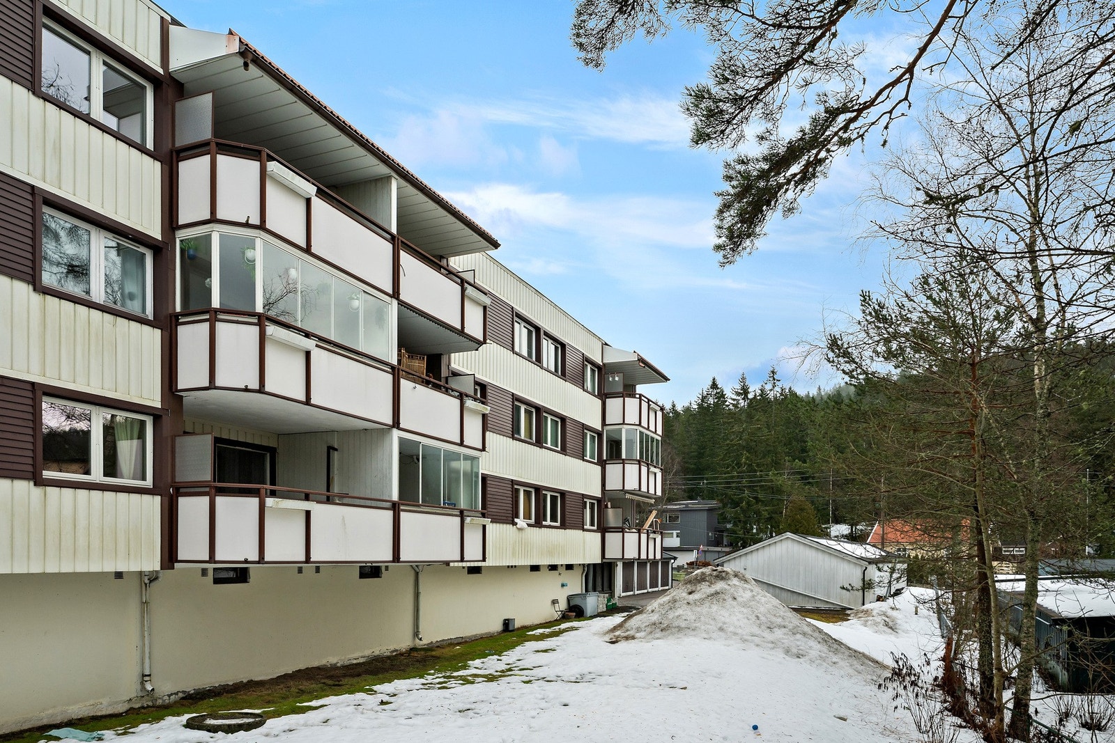 Boligen ligger i byggets 2. etasje Galleribilde