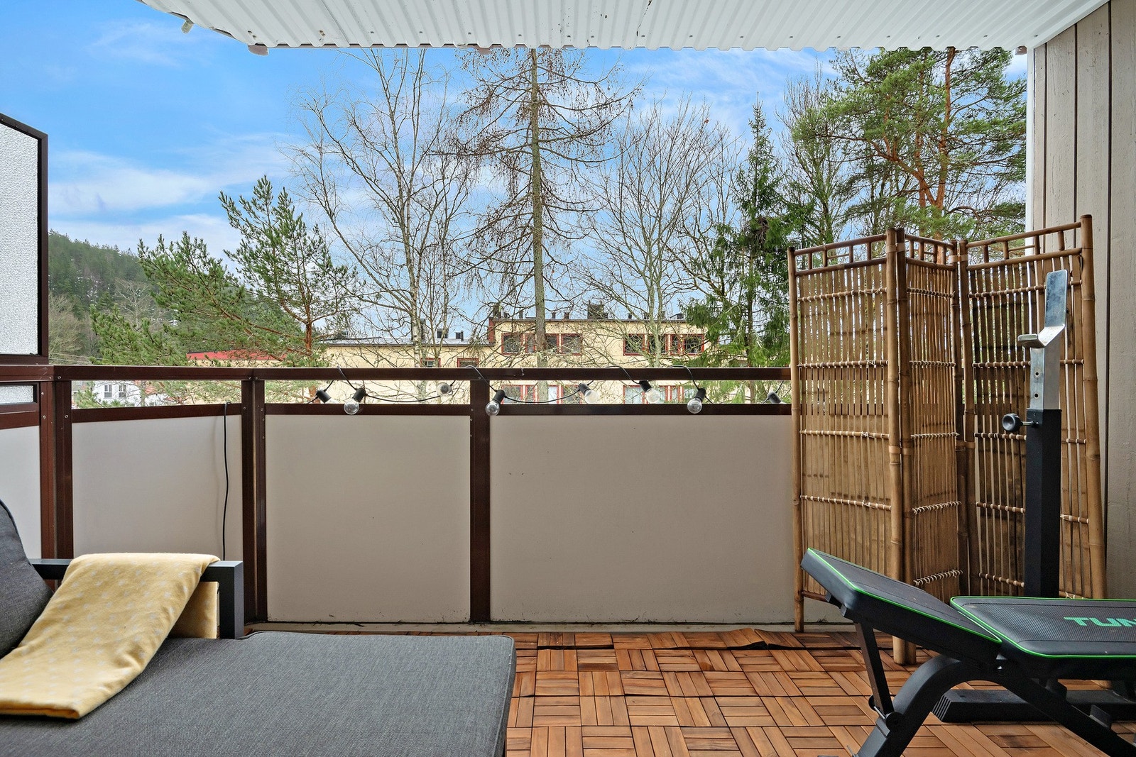 En hyggelig uteplass som passer fint til både morgenkaffe og ettermiddagssol. Galleribilde