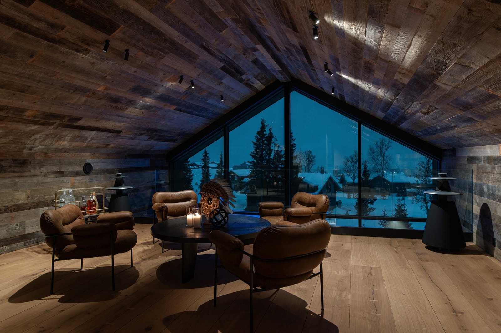 Koselig hems-stue med muligheter for avklobling eller sosial sammenkomst. Galleribilde